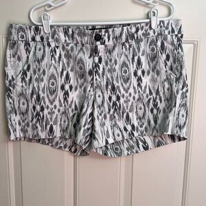 American Eagle Women’s Patterned Shorts.  Size 16